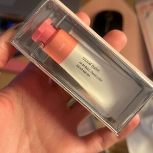 ✨NWT✨ Glossier cloud paint in puff